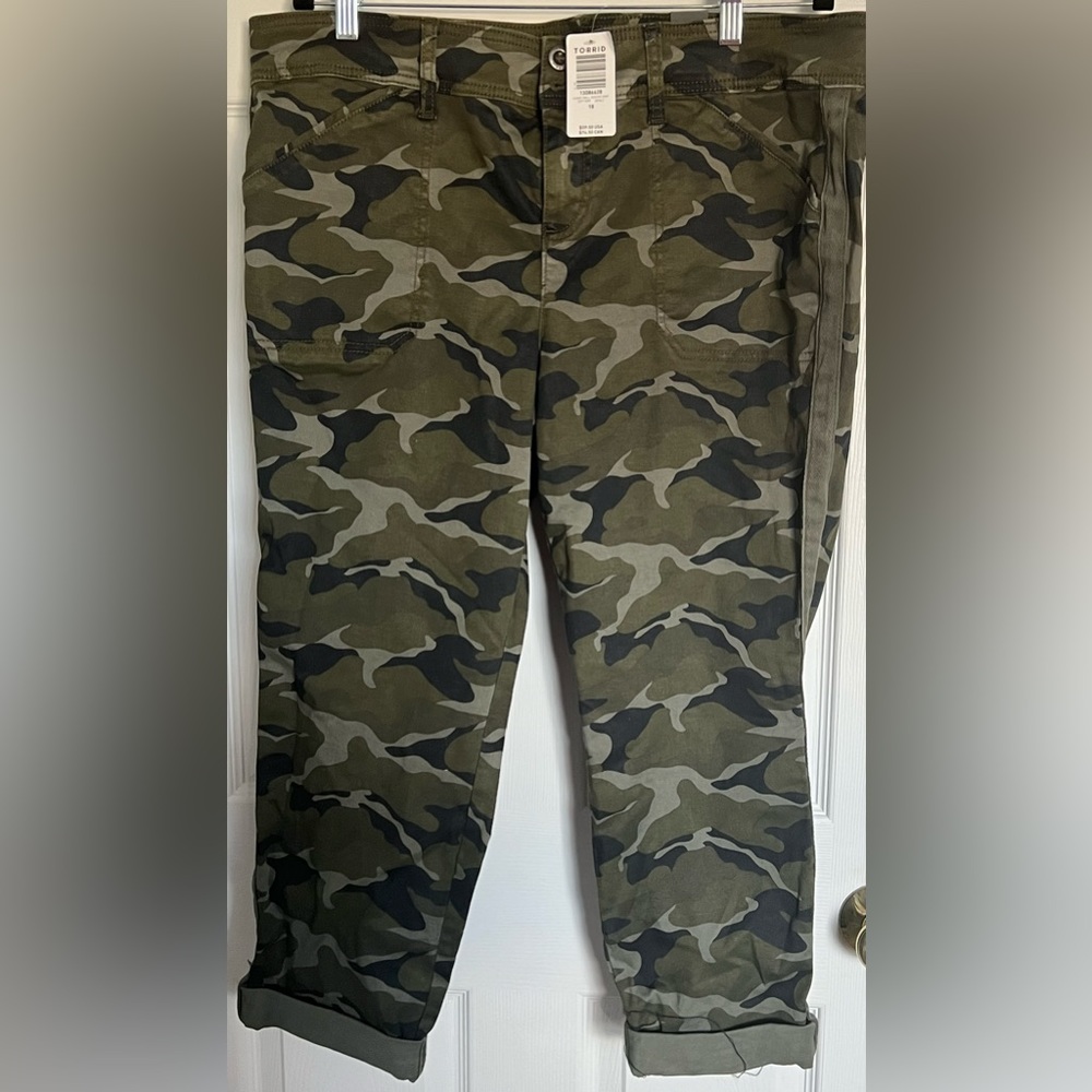 Style Yourself in these Cameflouge Pants! Soo Cute…